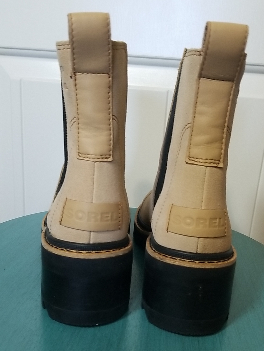 Sorel Women's Tan Suede Chelsea Lug Boots Size 8 - Picture 5 of 10
